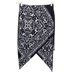 VENUS SKIRT SIZE SMALL OR MEDIUM